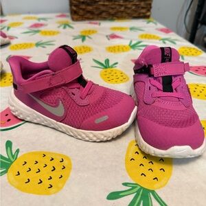 Nike Kids Fuchsia Sneakers with Silver Swoosh